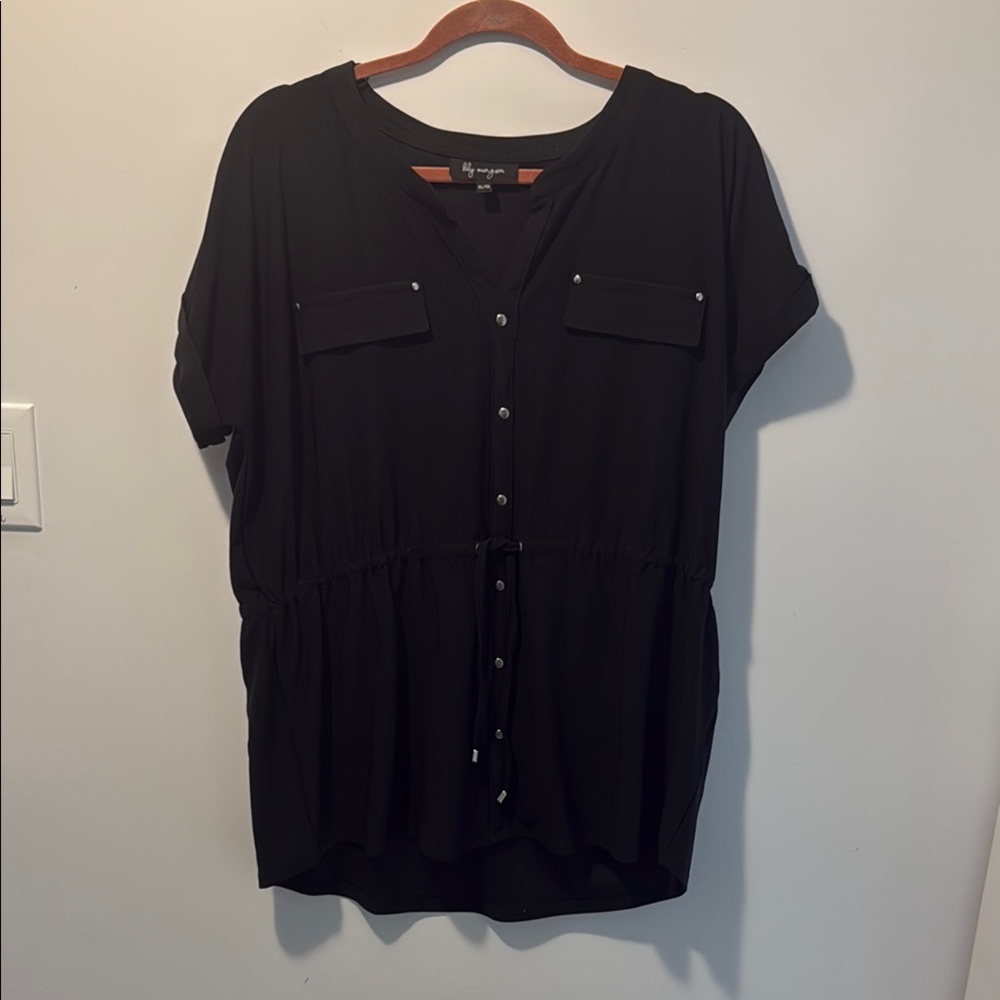 Black Short Sleeve Button-Down Blouse Relaxed Fit